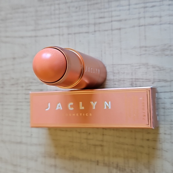 Jaclyn Cosmetics Blush in Swoon - Picture 1 of 3